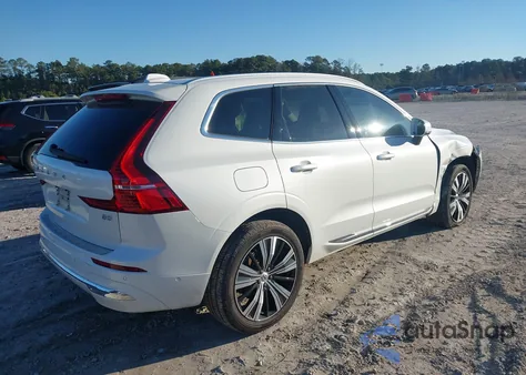 2023 Volvo Xc60 B5 Ultimate Bright Theme z USA, uszkodzony, nr VIN YV4L12DA6P1352459